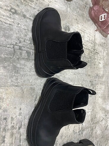 23 Beden Zara 23 numara çocuk botu