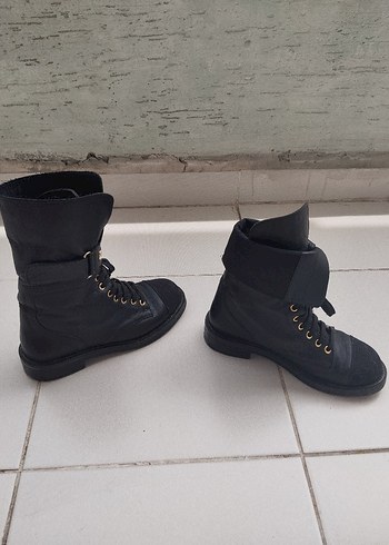 Chanel Siyah Parlak Tokalı Kadın Bot