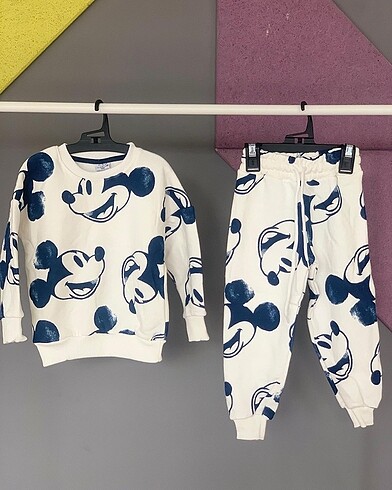 Zara 2-8 yaş aralığı var