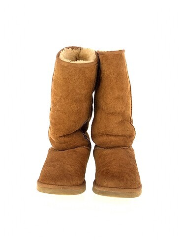 39 Beden Ugg Bot %70 İndirimli.