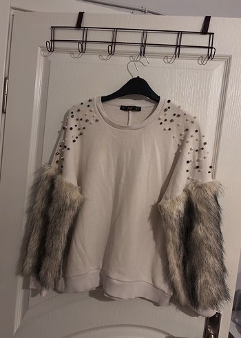 Kürk Detaylı Beyaz Sweatshirt Kadın Sweatshirt