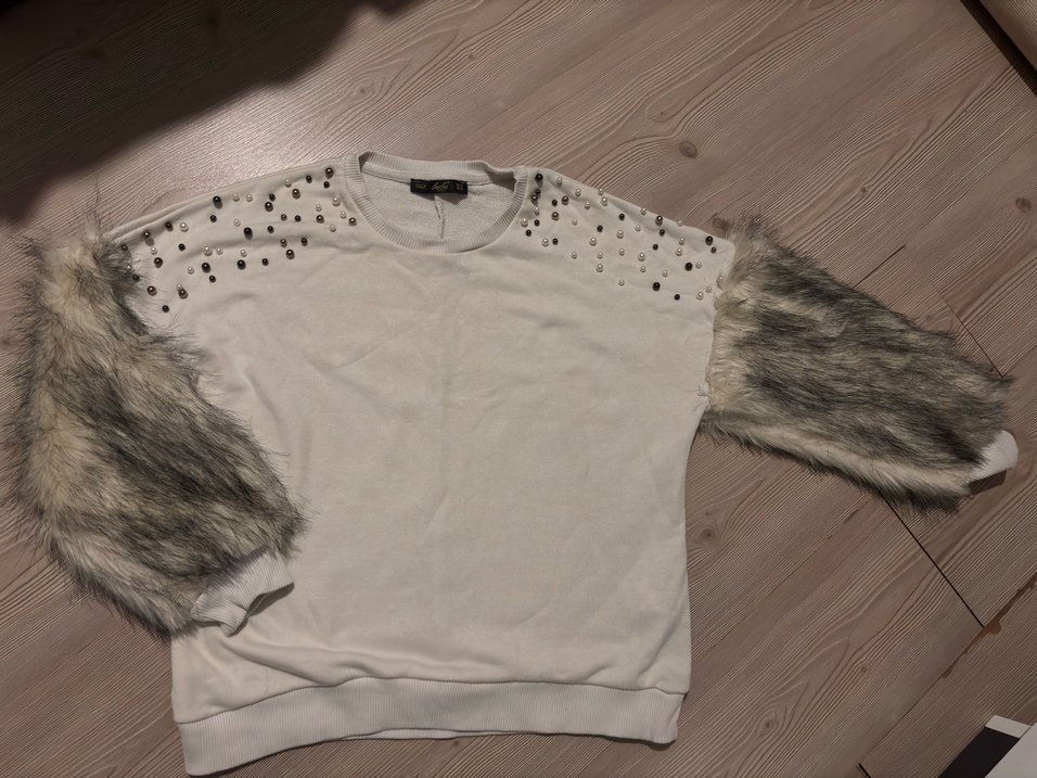 Kürk Detaylı Beyaz Sweatshirt

Kadın Sweatshirt - Görsel 2