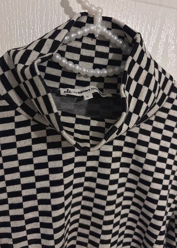 Kadın Gri Kareli Boğazlı Fit Bluz - Görsel 3