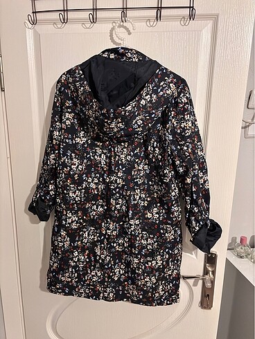 LC Waikiki Yağmurluk (çiçekli ara boy)