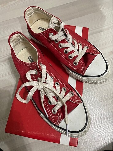 Kırmızı convers
