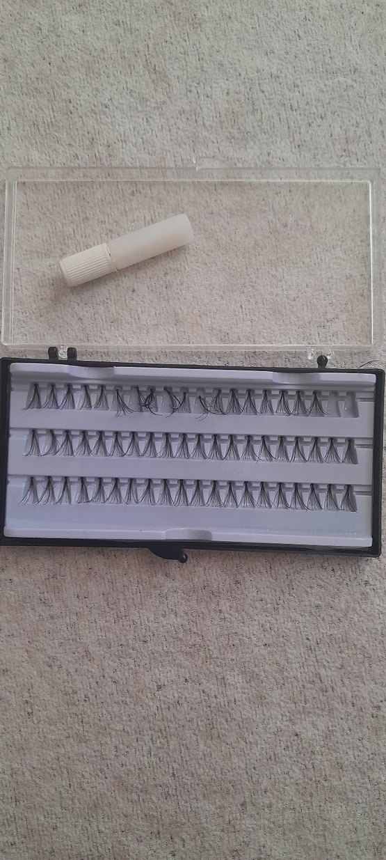 Beyaz kutuda gri takma kirpik seti - Görsel 2