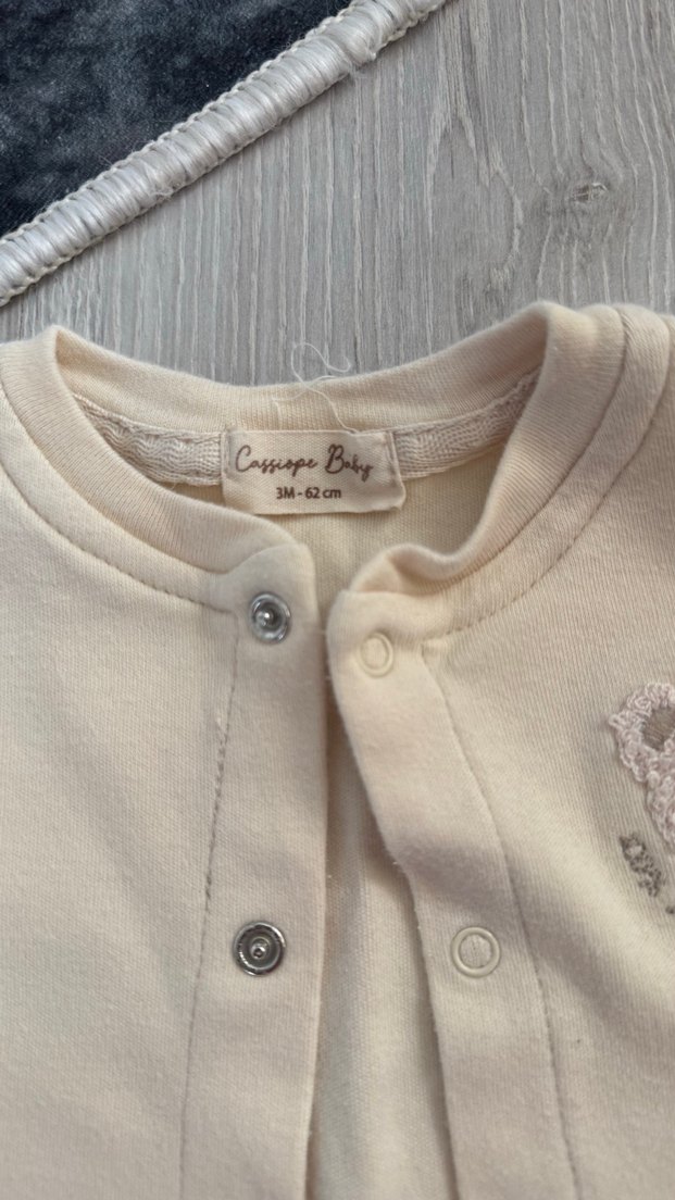 Uzun Kollu Beyaz Bebek Tulum - Görsel 2