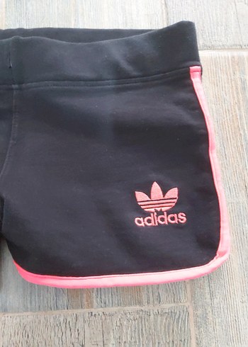 Adidas bayan için uygun bel siyah-pembe şort adidas etiket mevcut deyil