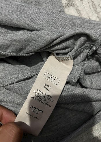 l Beden gri Renk Gri Zincir Detaylı Kısa Kollu Kadın Tişört
