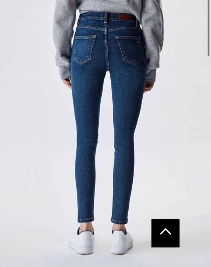 Koyu Mavi Dar Kesim Denim Jean — görsel 3/7