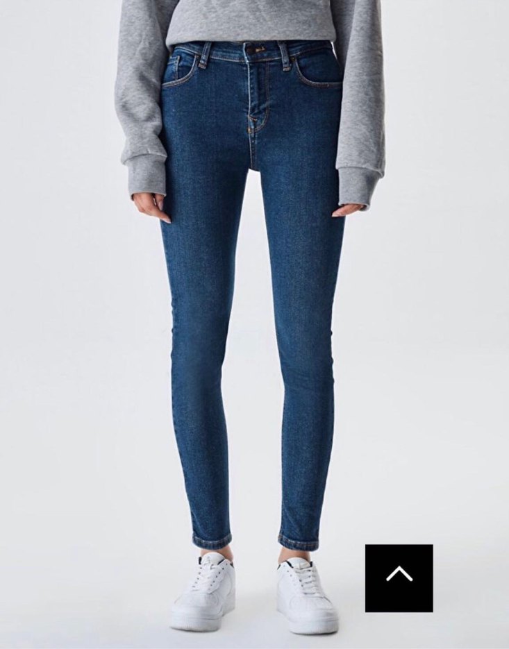 Koyu Mavi Dar Kesim Denim Jean — görsel 2/7