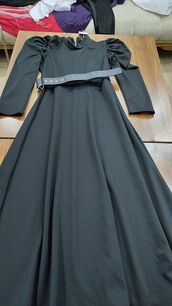 Siyah etiketli yeni elbise