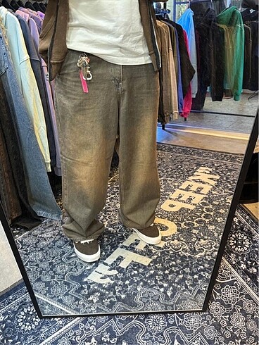 Urban Outfitters BAGGY MODEL JEAN.