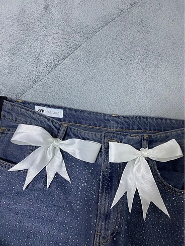 48 Beden lacivert Renk Zara Baggy taşlı jean.