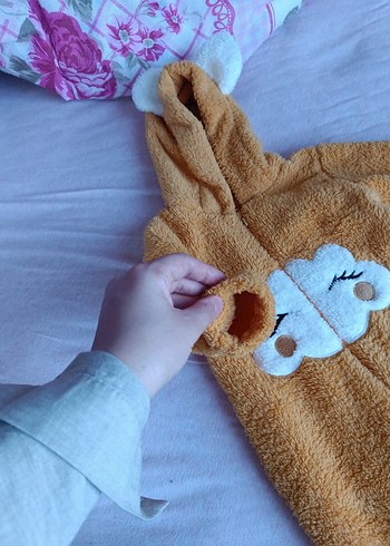 LC Waikiki Sarı Peluş Bebek Tulumu, Kapüşonlu, Baskılı