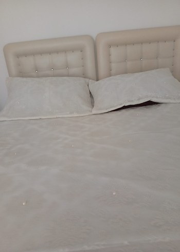 İşlemeli Beyaz Yatak Örtüsü - Görsel 3