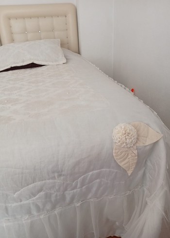 İşlemeli Beyaz Yatak Örtüsü - Görsel 2