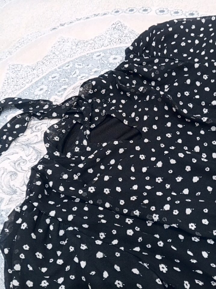 Siyah çiçek desenlı sifon elbise - Görsel 2