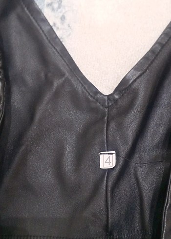 Siyah V Yakalı trenc derı askılı elbise - Görsel 3