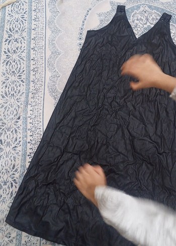 Siyah V Yakalı trenc derı askılı elbise - Görsel 6