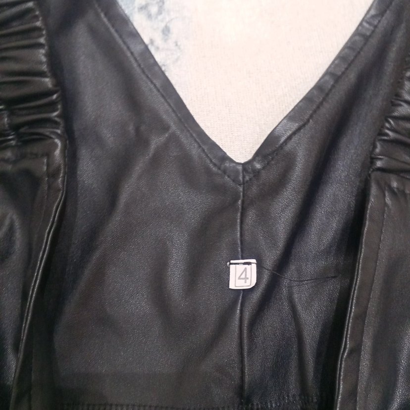 Siyah V Yakalı trenc derı askılı elbise - Görsel 3