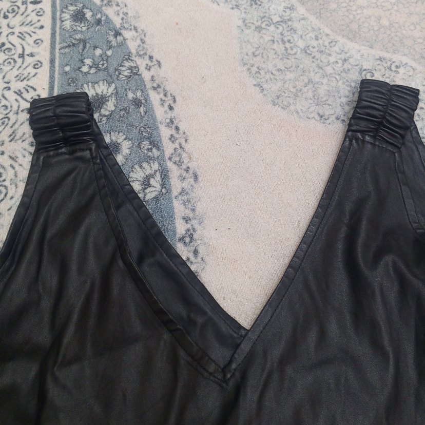 Siyah V Yakalı trenc derı askılı elbise - Görsel 4