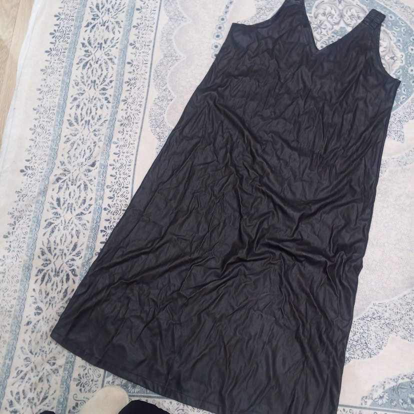 Siyah V Yakalı trenc derı askılı elbise - Görsel 5