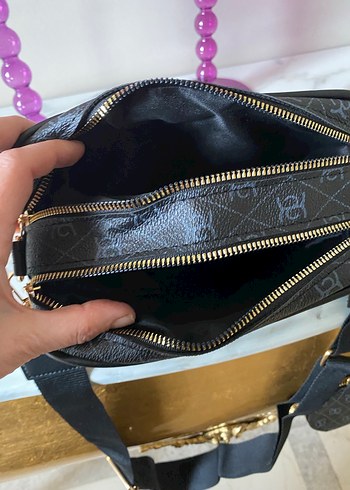 Siyah Kemerli Çapraz Çanta - Görsel 7