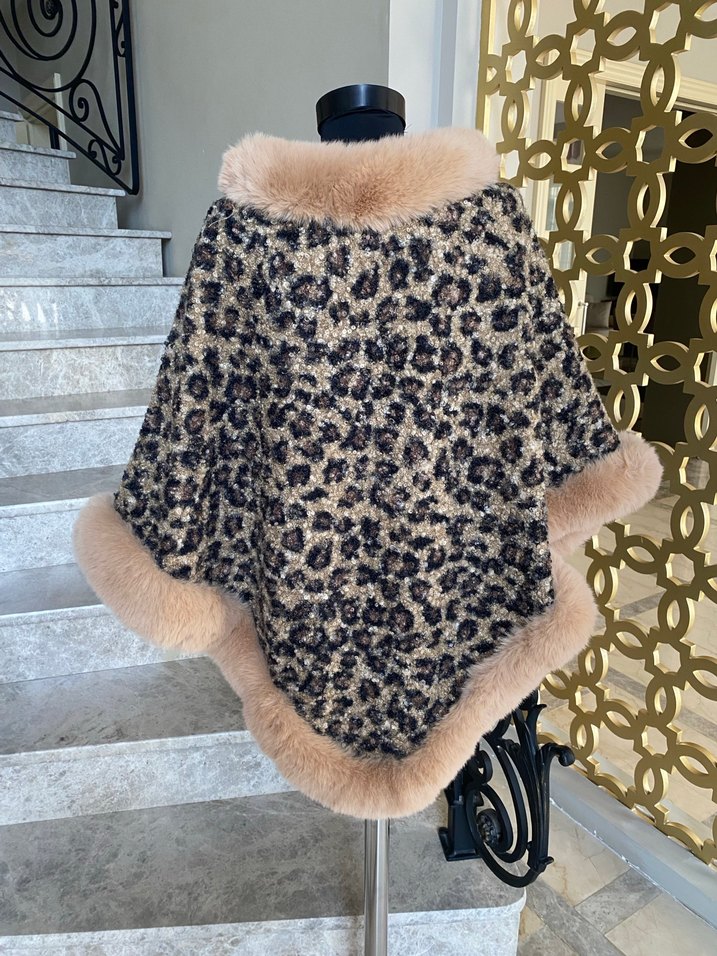 Kürk Detaylı Leopar Desenli Kadın Panço - Görsel 3