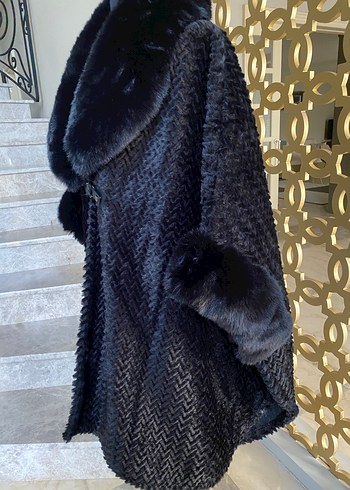 Siyah Kürklü Kadın Panço STD - Görsel 3