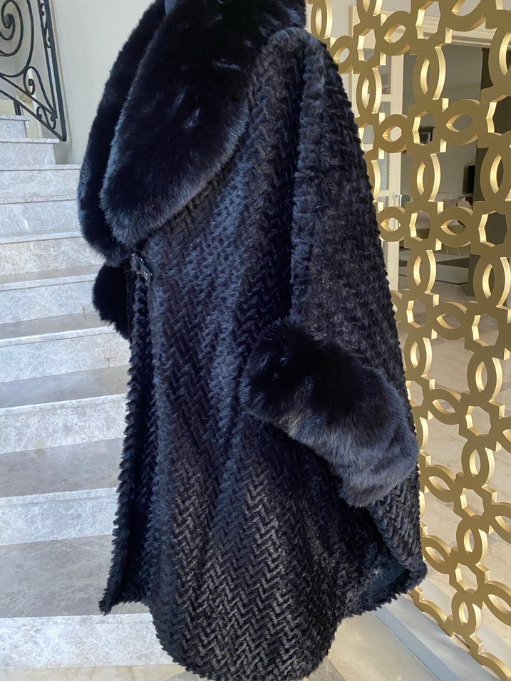Siyah Kürklü Kadın Panço STD - Görsel 3