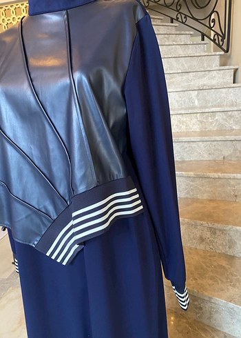 Drapeli Yüksek Yakalı Lacivert deri detaylı elbise 2 beden 44/46 - Görsel 3