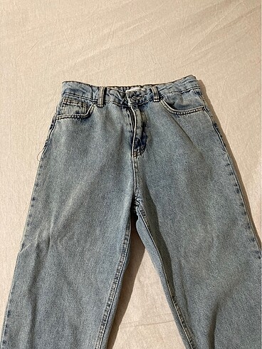 Açık mavi mom jean?