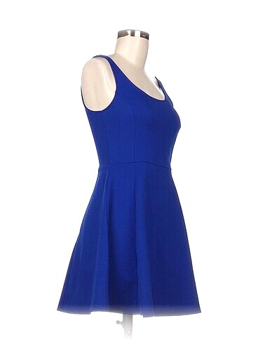 H&M H&M Kısa Elbise %70 İndirimli.