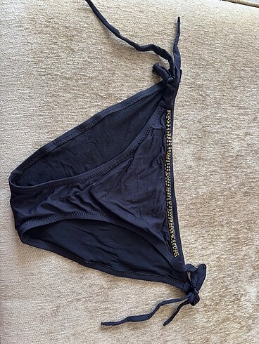 Siyah boncuk islemeli bikini alti