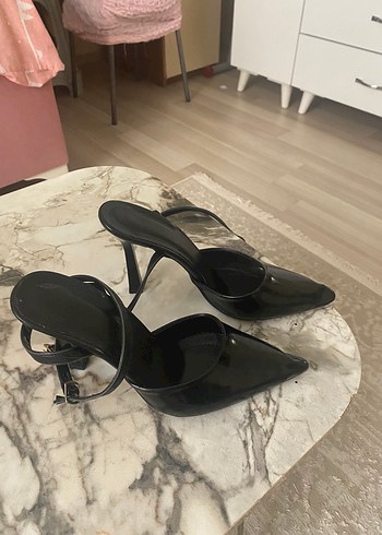 38 Beden Bantlı Topuklu Ayakkabı