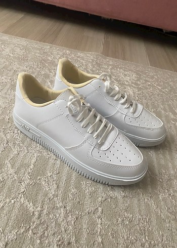 Diğer Minimal Beyaz Sneaker