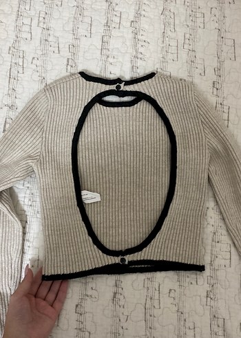 bershka sırtı açık triko crop kazak - Görsel 4