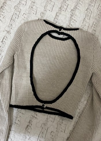 bershka sırtı açık triko crop kazak - Görsel 2