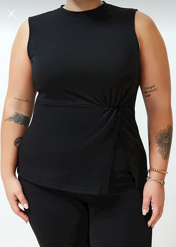 Siyah Yüksek Yakalı Kolsuz Üstü - Görsel 2