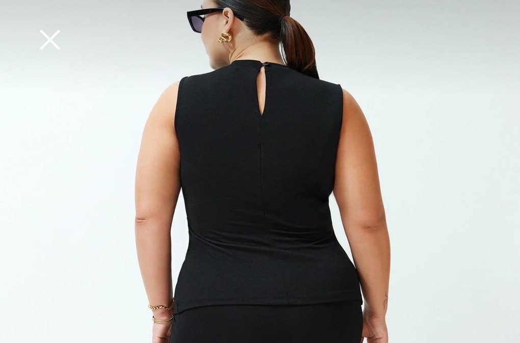 Siyah Yüksek Yakalı Kolsuz Üstü - Görsel 3