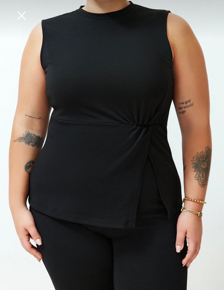 Siyah Yüksek Yakalı Kolsuz Üstü - Görsel 2