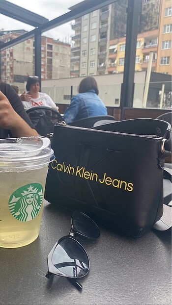 Ayarlanabilir saplı 0 orijinal calvin klein çanta