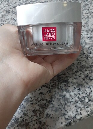 Hada labo anti aging day cream