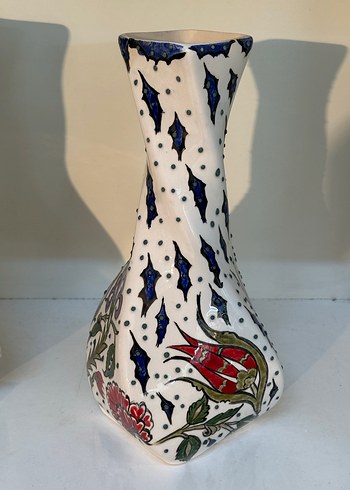 Renkli Çiçek Desenli Çini Vazo - Görsel 2
