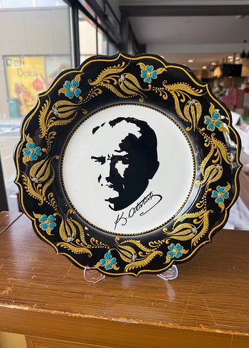 Atatürk Baskılı Kırmızı Siyah Çini Tabak - Görsel 4