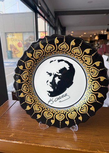 Atatürk Baskılı Kırmızı Siyah Çini Tabak - Görsel 2