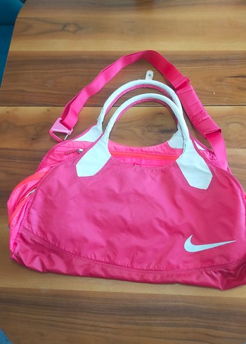 Pembe Nike Fermuarlı Kadın Spor Çantası