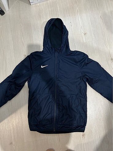 Nike yağmurluk