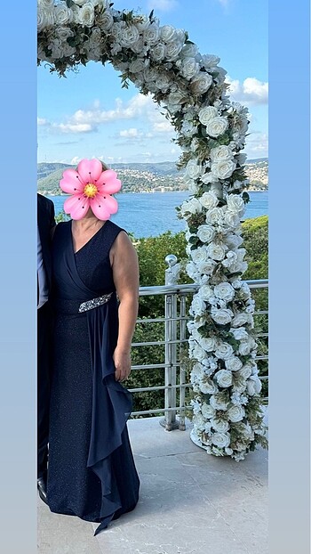 Kumaşı pırıltılı lacivert abiye elbise